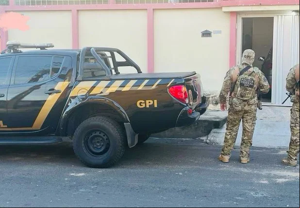 Equipes do GPI da Polícia Federal