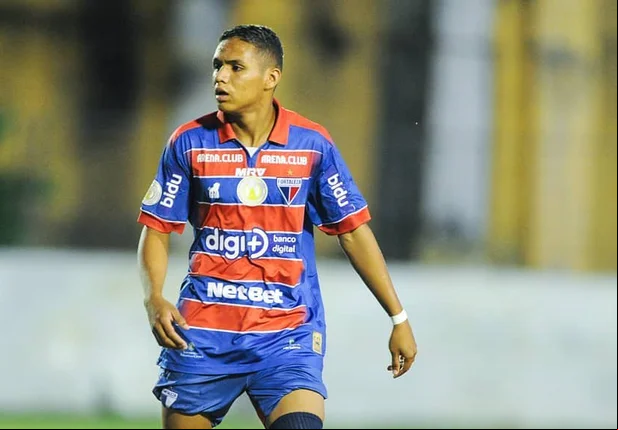 Henrique, lateral-esquerdo ex-Fortaleza e atual Parnahyba