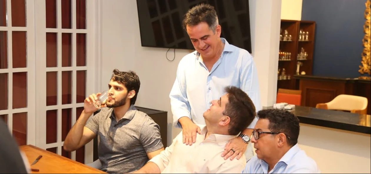 Na imagem: vereador Roncallin (PRD), Ciro Nogueira, vereador Luís André (PL) e vereador Valdemir Virgino (PRD)