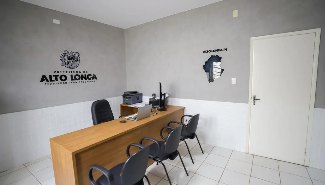 Sala reformada na Prefeitura de Alto Longá