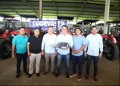 Senador Ciro Nogueira (Progressistas) realizou a entrega de tratores e equipamentos agrícolas