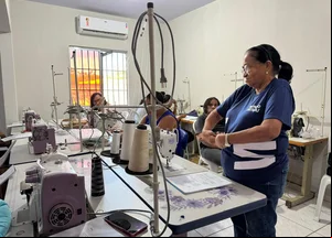 Alunas do curso de tecido