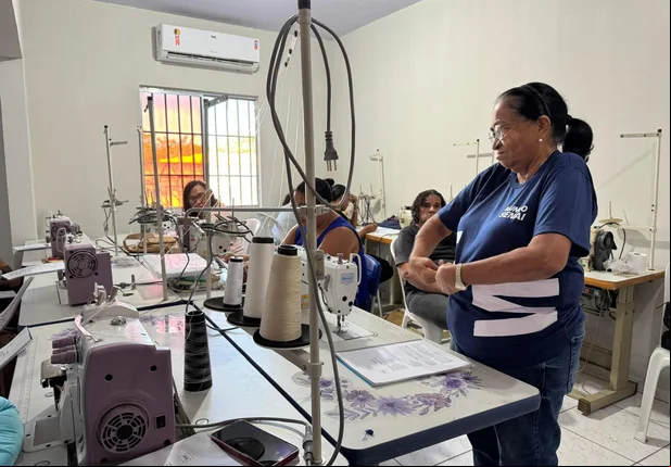 Alunas do curso de tecido