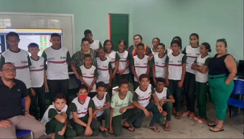 Alunos reunidos para identificar as defasagens de conteúdo