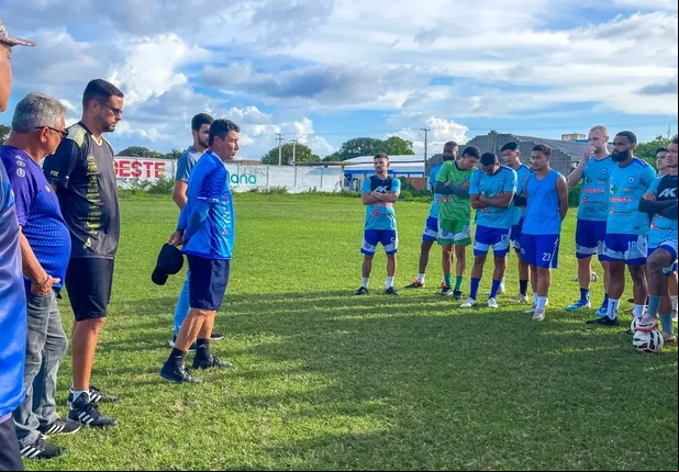 Betinho tem 1º contato com o elenco do Parnahyba e inicia trabalhos