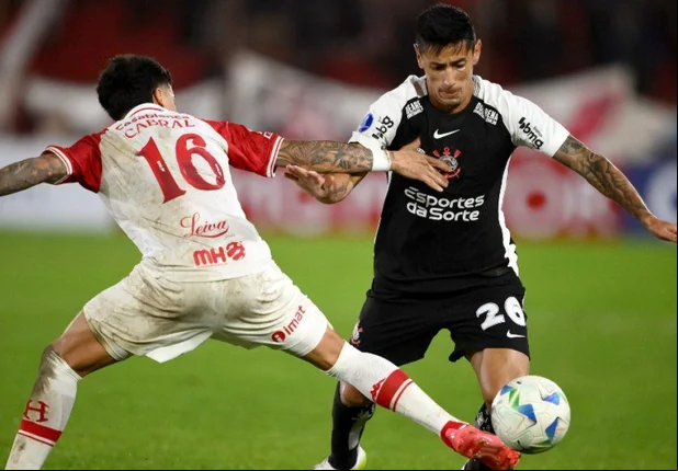 Corinthians perde para Huracán e é eliminado da Sul-Americana