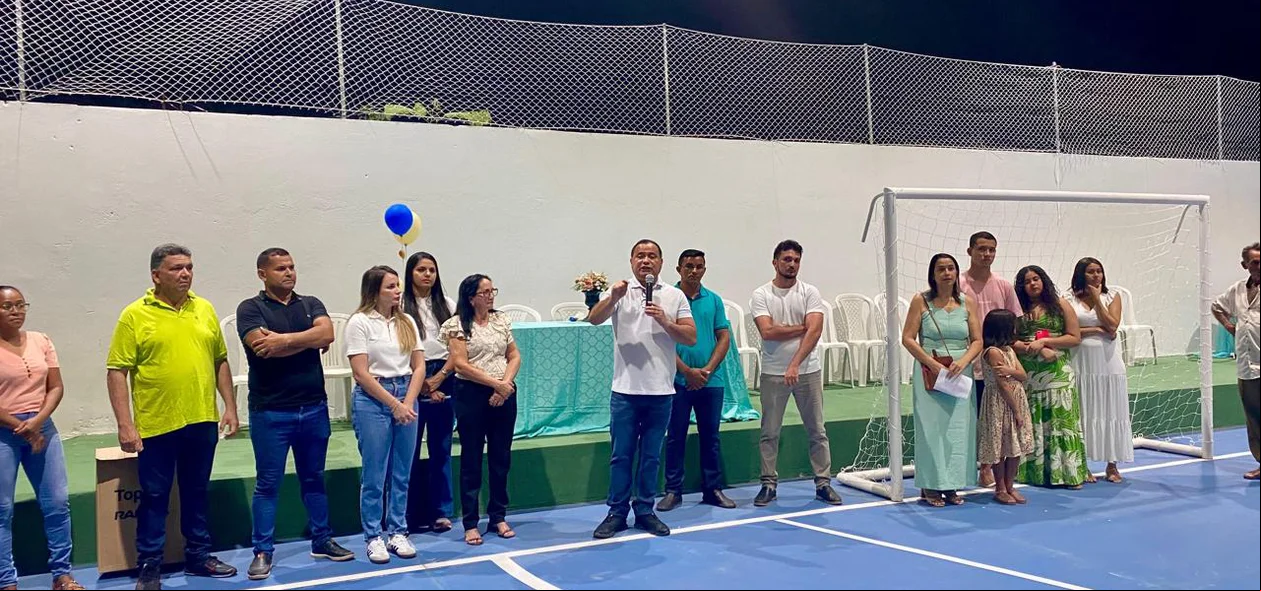 Evaldo Gomes na inauguração da quadra