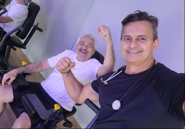 Ex-senador Elmano Ferrer faz musculação terapêutica para preservar seu cérebro