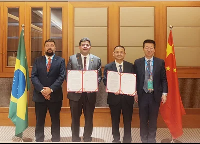 Governador Rafael Fonteles firma contrato na China