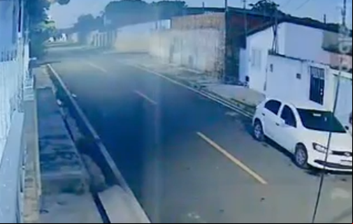 Homem incendeia carro na zona sul de Teresina