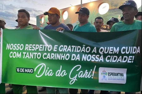 Homenagem aos garis da cidade de Esperantina
