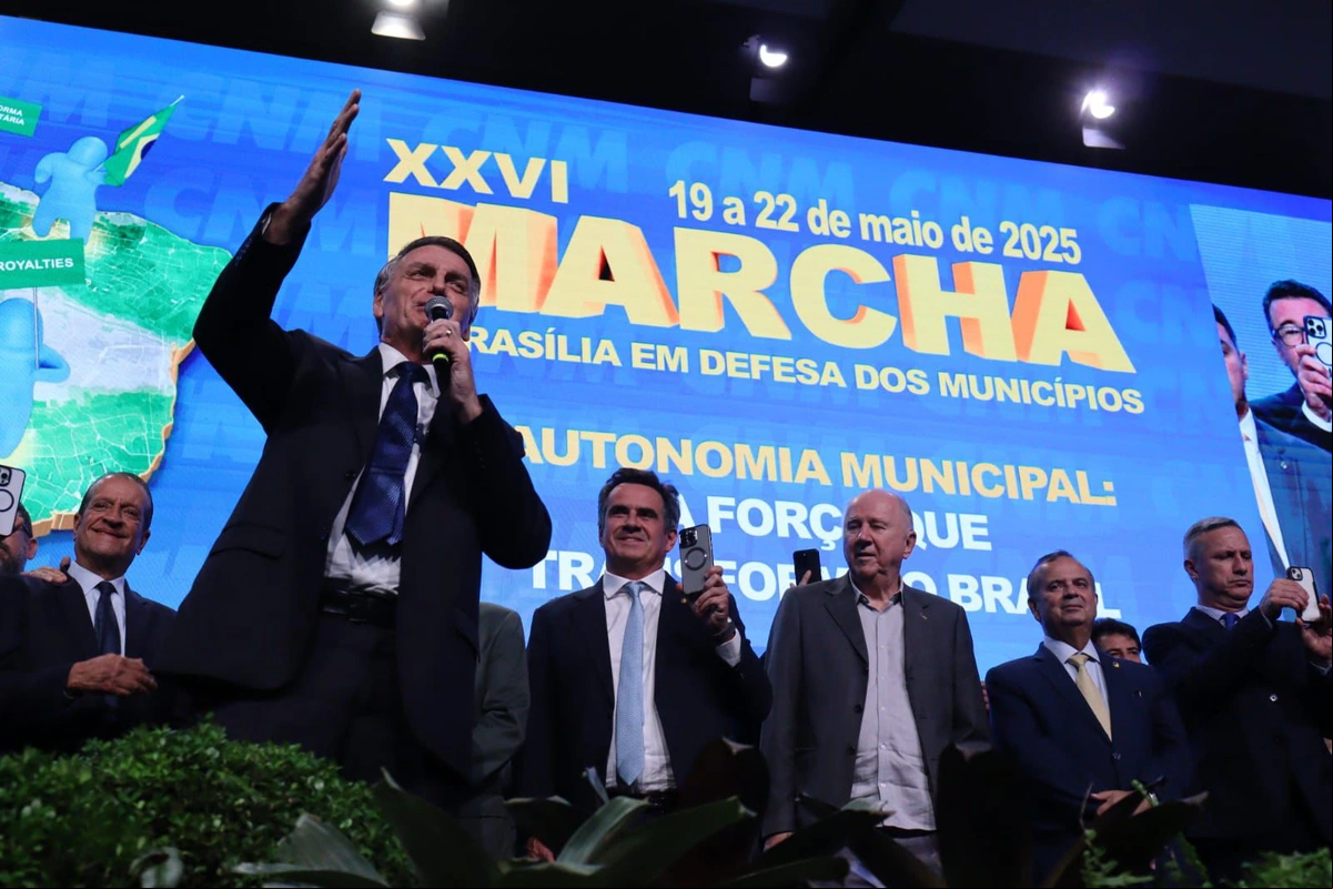 Jair Bolsonaro discursa na Marcha dos Prefeitos