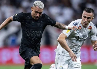 Jogadores de Corinthians e Santos em disputa de bola