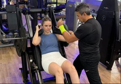 Lara Formiga treina com a supervisão do professor Demóstenes
