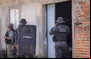 Policiais na negociação