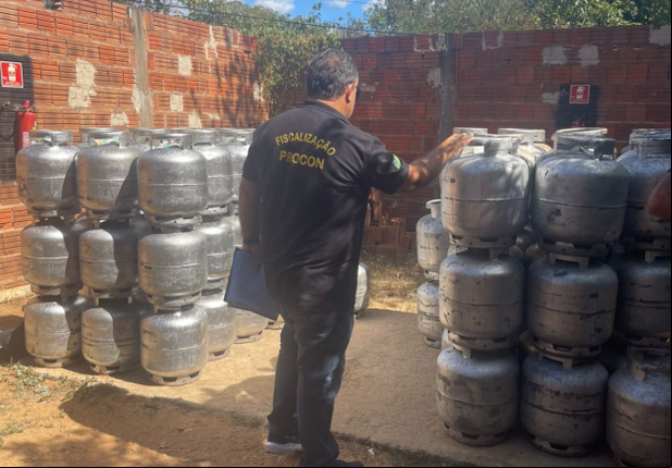 Procon apreende 197 botijões de gás