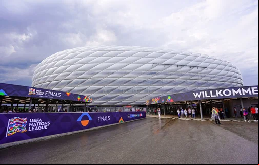 Allianz Arena, em Monique