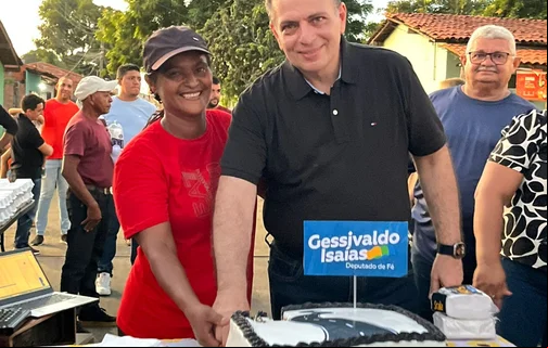 Deputado Gessivaldo Isaías entrega pavimentação asfáltica no Parque Brasil