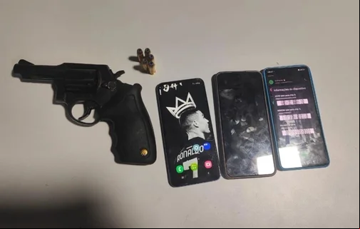 Itens apreendidos pela polícia com trio de criminosos na zona sudeste de Teresina