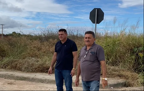 Prefeito acompanha limpeza pública em Caridade do Piauí