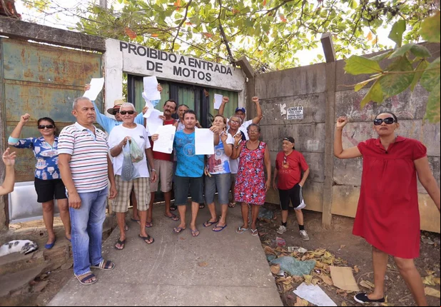Moradores criticam fechamento de portão na Ceapi