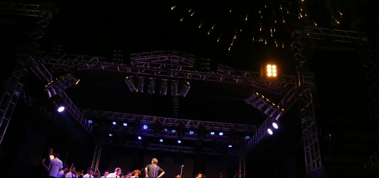 Orquestra sinfônica na abertura do Encontro Nacional de Folguedos