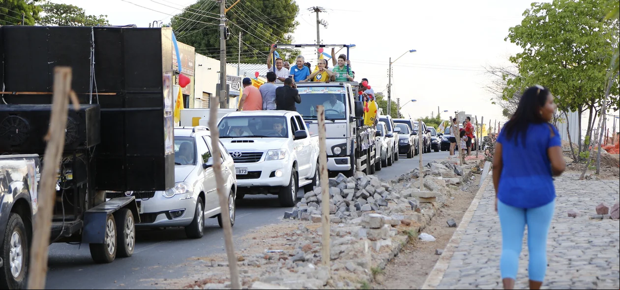 Carreata na Avenida Industrial Gil Martins em Teresina Piauí 