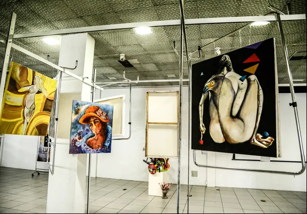 9ª Exposição Anual dos Artistas "De pernas pro ar"
