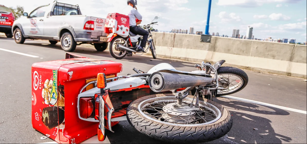 Acidente com um motociclista na ponte Wall Ferraz 