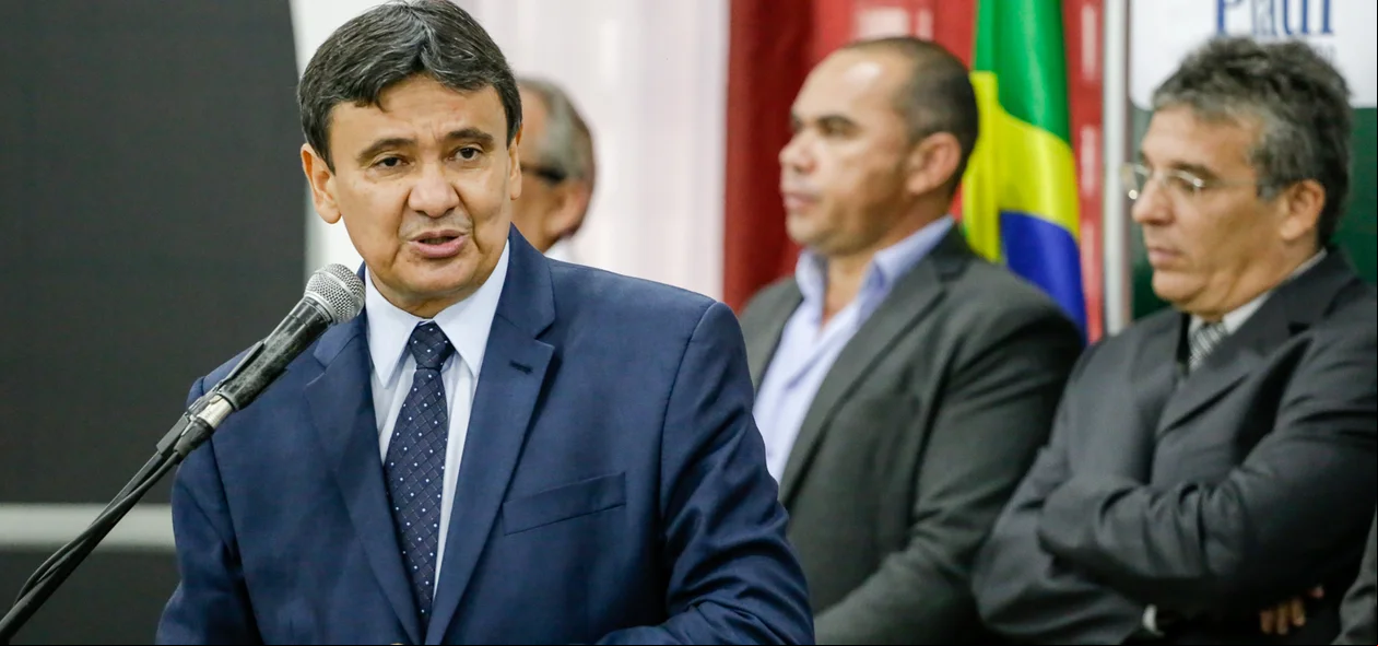 Governador durante seu pronunciamento