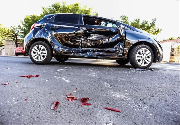 Veículo capota duas vezes e airbag não é acionado em Teresina