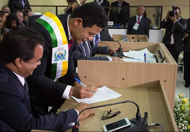 Prefeito Luciano Leitoa toma posse na prefeitura de Timon