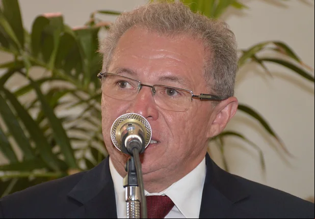 Assis Carvalho promete ajudar gestão do Padre Walmir