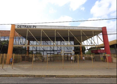 Alvo fica localizado no Detran