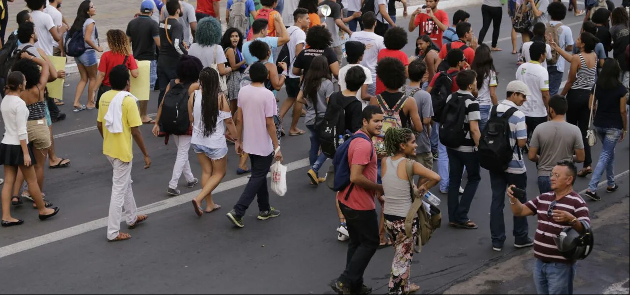 Manifestantes percorreram ruas do centro de Teresina