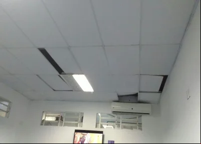 Parte do teto da Vikstar desaba durante chuva