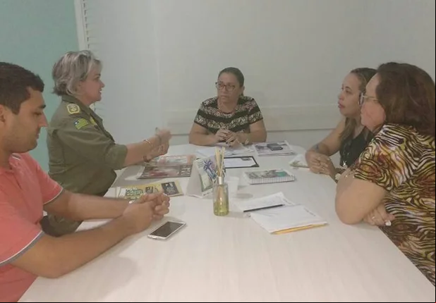 Prefeita Vilma Amorim se reúne com Major Elizete