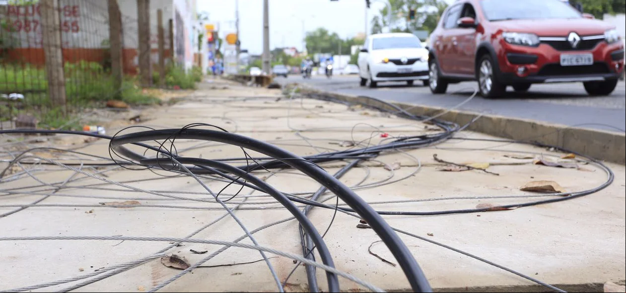 Fios caídos após chuva