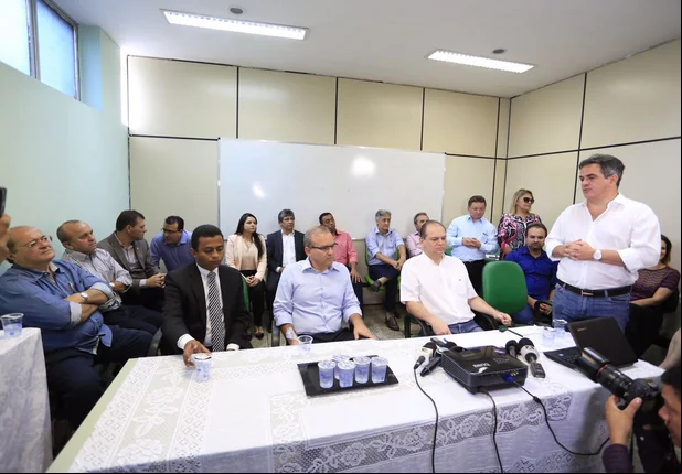 Ministro Ricardo Barros visita Hospital de Urgências de Teresina