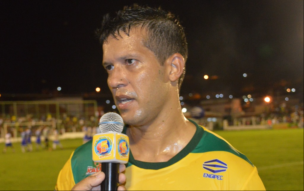 Raphael Freitas foi expulso no segundo tempo