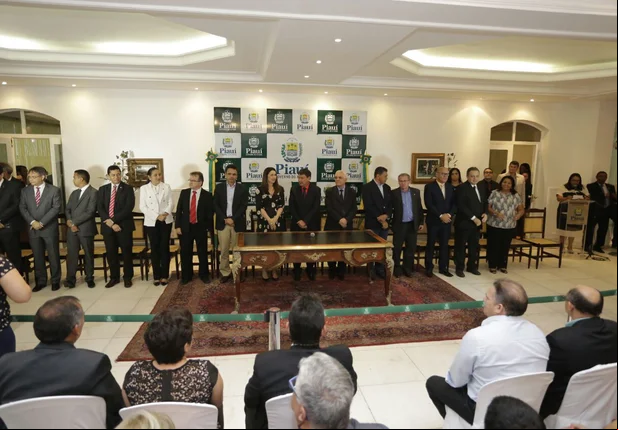 Gestores tomam posse no Palácio de Karnak