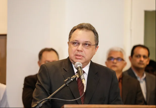 Florentino Alves Veras Neto Secretário de Saúde 