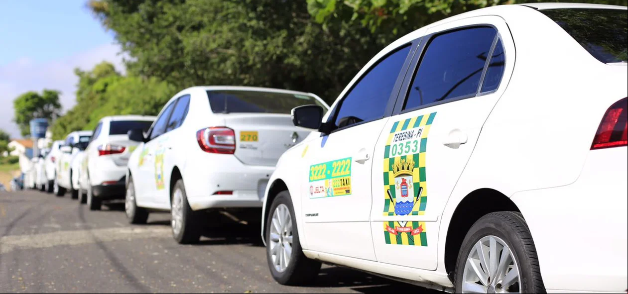 Taxistas fazem protesto em Teresina