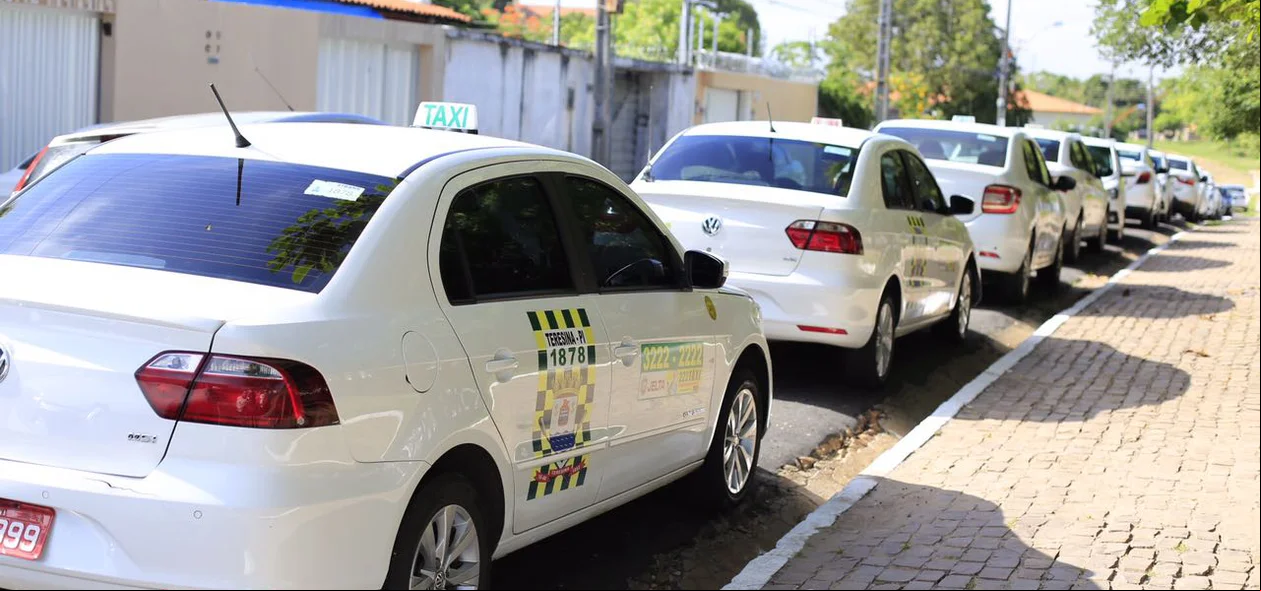 Taxistas realizam manifestação em Teresina