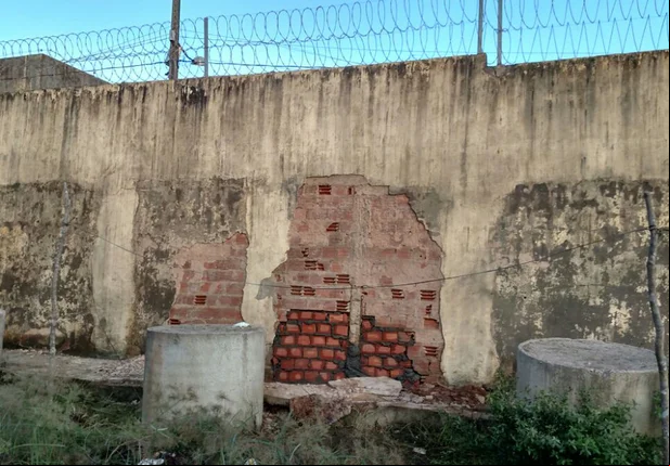 Muro foi reconstruído após fuga dos detentos