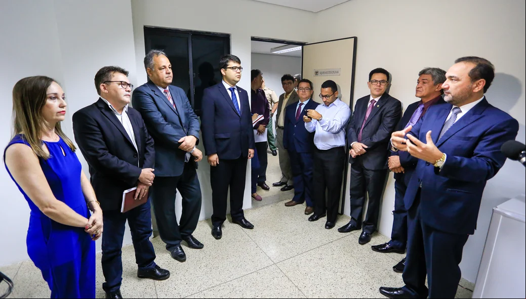 Autoridades participaram da visita