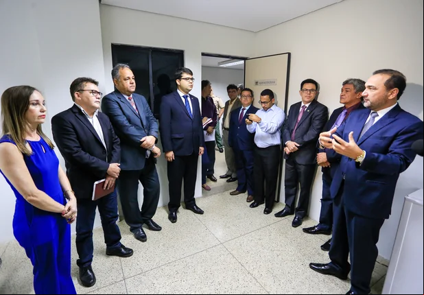 Autoridades participaram da visita