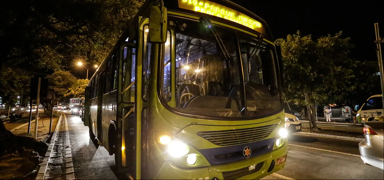 Ônibus que atropelou a senhora 