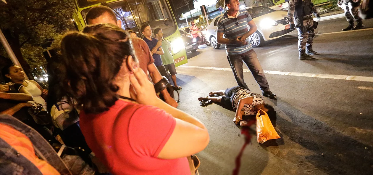 Senhora atropelada pelo ônibus 