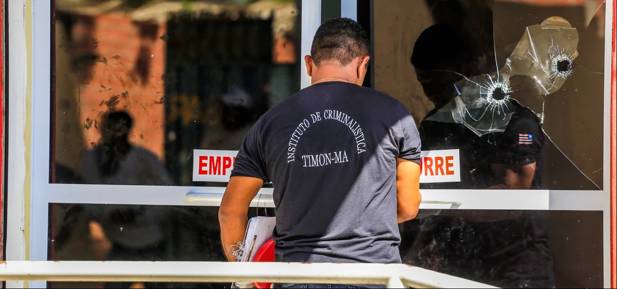 Instituto de criminalística no local do crime